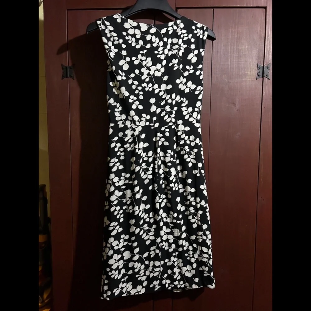 NWOT Eva Franco Sleeveless Knee Length Leaf Sheath Dress Black/White Size 6